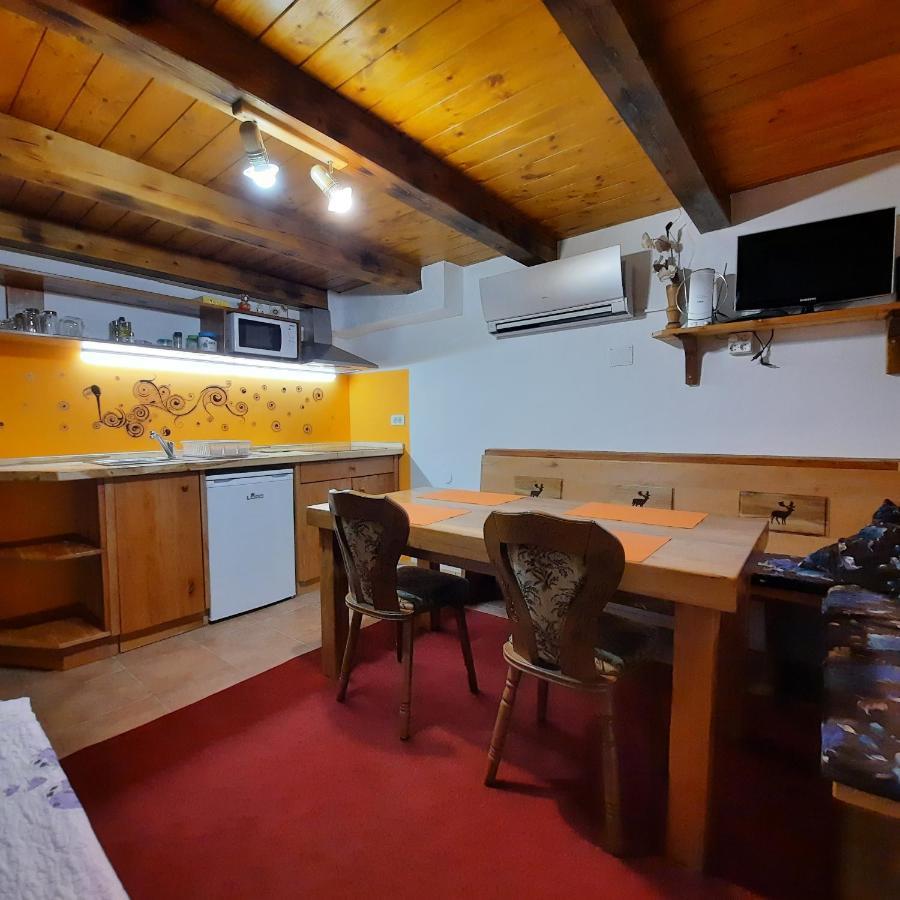 コバリード Jelenov Breg Pod Matajuremヴィラ 部屋 写真